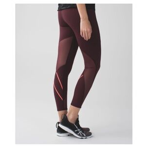 LULULEMON All Meshed Up 7/8 Tight Bordeaux Drama/Flash Light Size 2